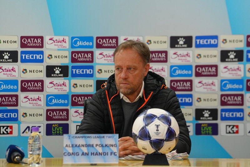 Đại diện CLB trả lời các câu hỏi về định hướng vươn tầm châu lục của đội bóng.