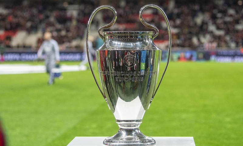 Chiếc cúp La Liga danh giá – biểu tượng quyền lực tối cao của bóng đá Tây Ban Nha.