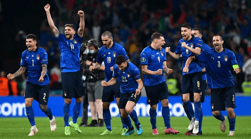 Dàn cầu thủ trẻ tài năng của bóng đá Italy tiếp tục kế thừa lối chơi kỷ luật và tinh thần chiến đấu bất khuất.