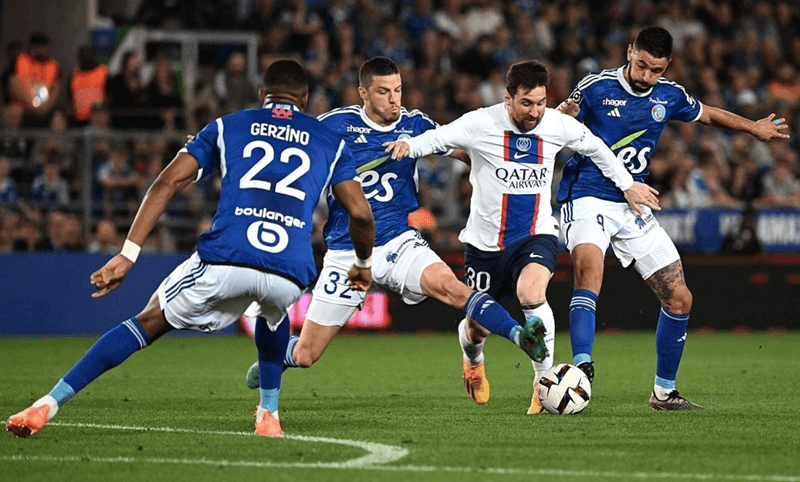 Những bước chạy đầu tiên của Messi tại Ligue 1 trong trận đấu lịch sử với đối thủ Reims.