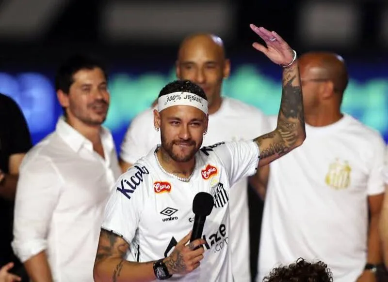 Sau Barcelona, Neymar trải qua giai đoạn PSG, Al Hilal và trở lại Santos, tạo nên hành trình sự nghiệp nhiều vinh quang, tranh luận và cảm xúc.